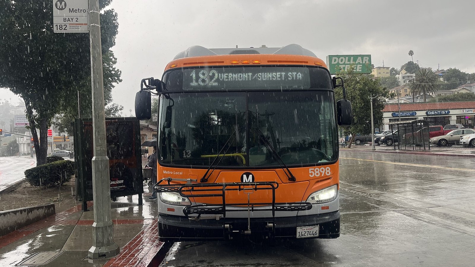 Lluvia en el sur de California en Halloween: qué dice el NWS y cómo proteger la casa