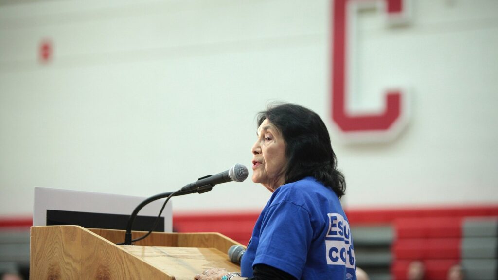 Muere Dolores Huerta, cofundadora de United Farm Workers, a los 96 años