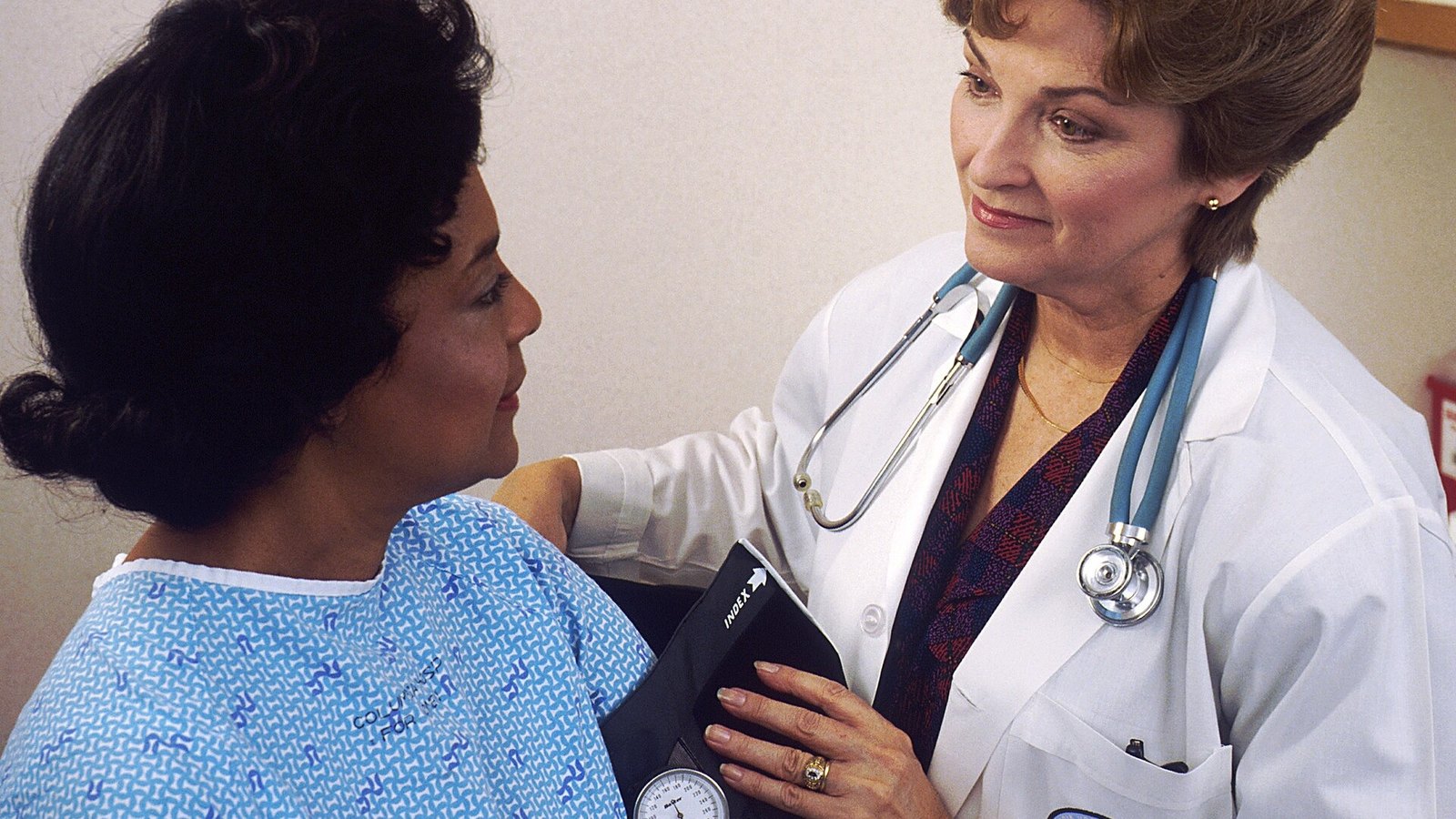 Inscripción a seguros de salud de 2027: abre el 1 de noviembre y cambian las reglas de ayuda