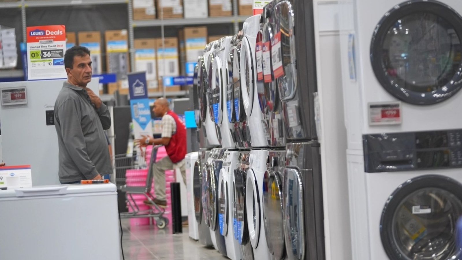 La economía de EE.UU. creció 3.4% en el tercer trimestre, pero el salario real bajó 0.7%