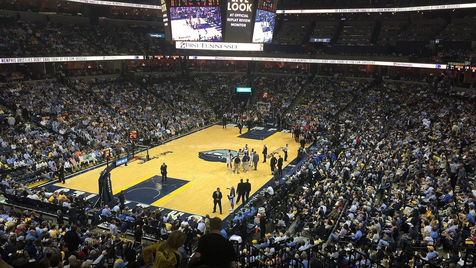 Karim López, de México, debuta en la NBA con los Grizzlies en Portland