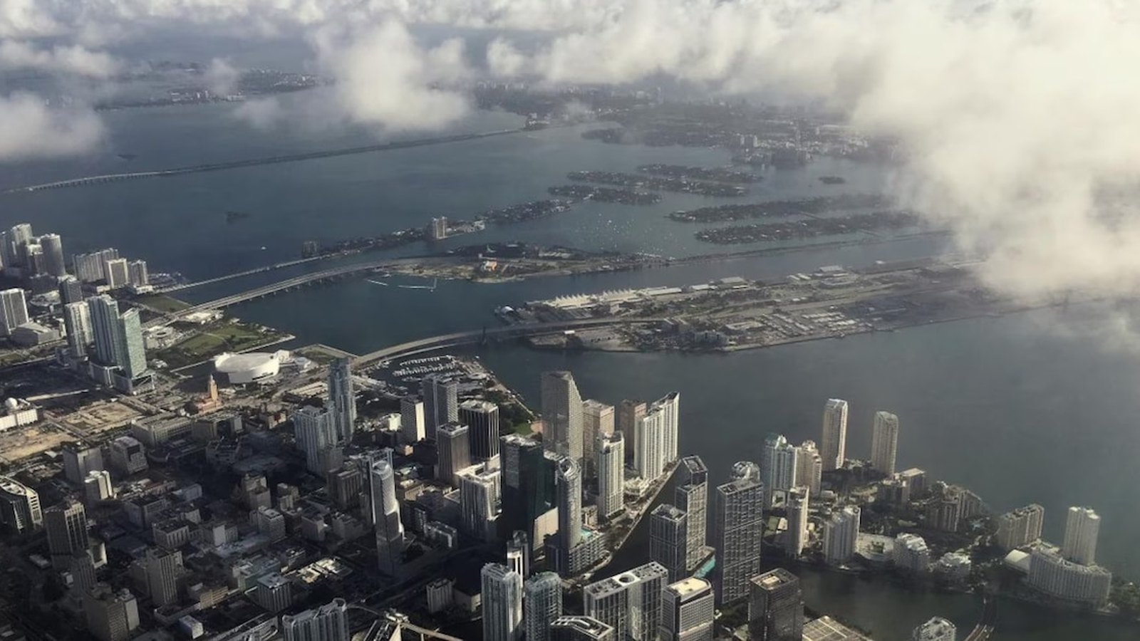 Un nuevo análisis indica que 35 torres de Miami-Dade se hunden de forma desigual