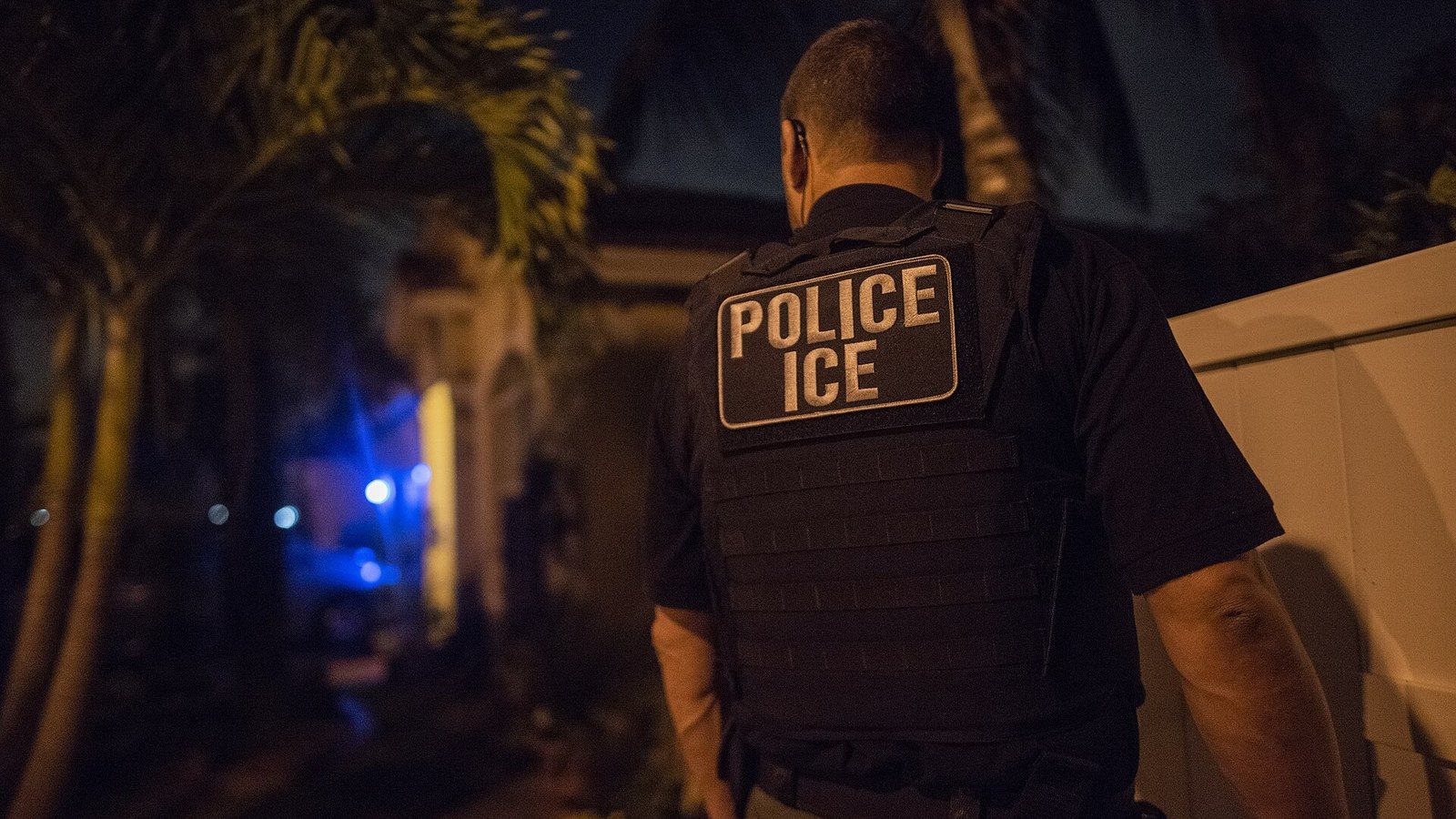 Familia denuncia que ICE arrestó a un abuelo frente a su nieto con autismo en Washington