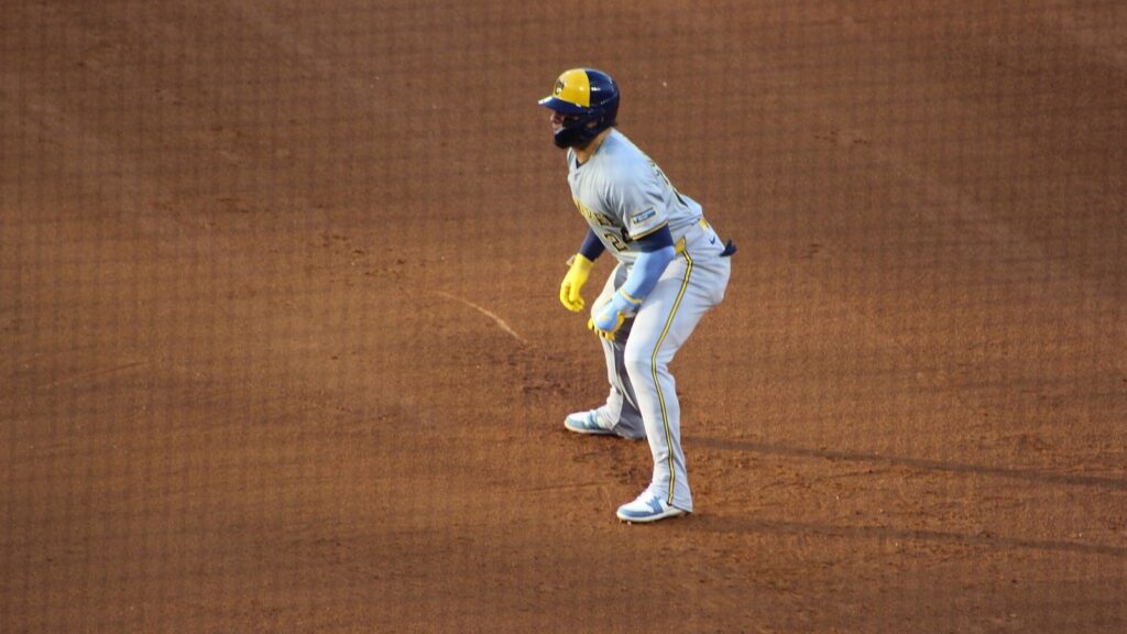 Brewers vencen 5-4 a Rays y toman ventaja 2-0 en la Serie Mundial con William Contreras