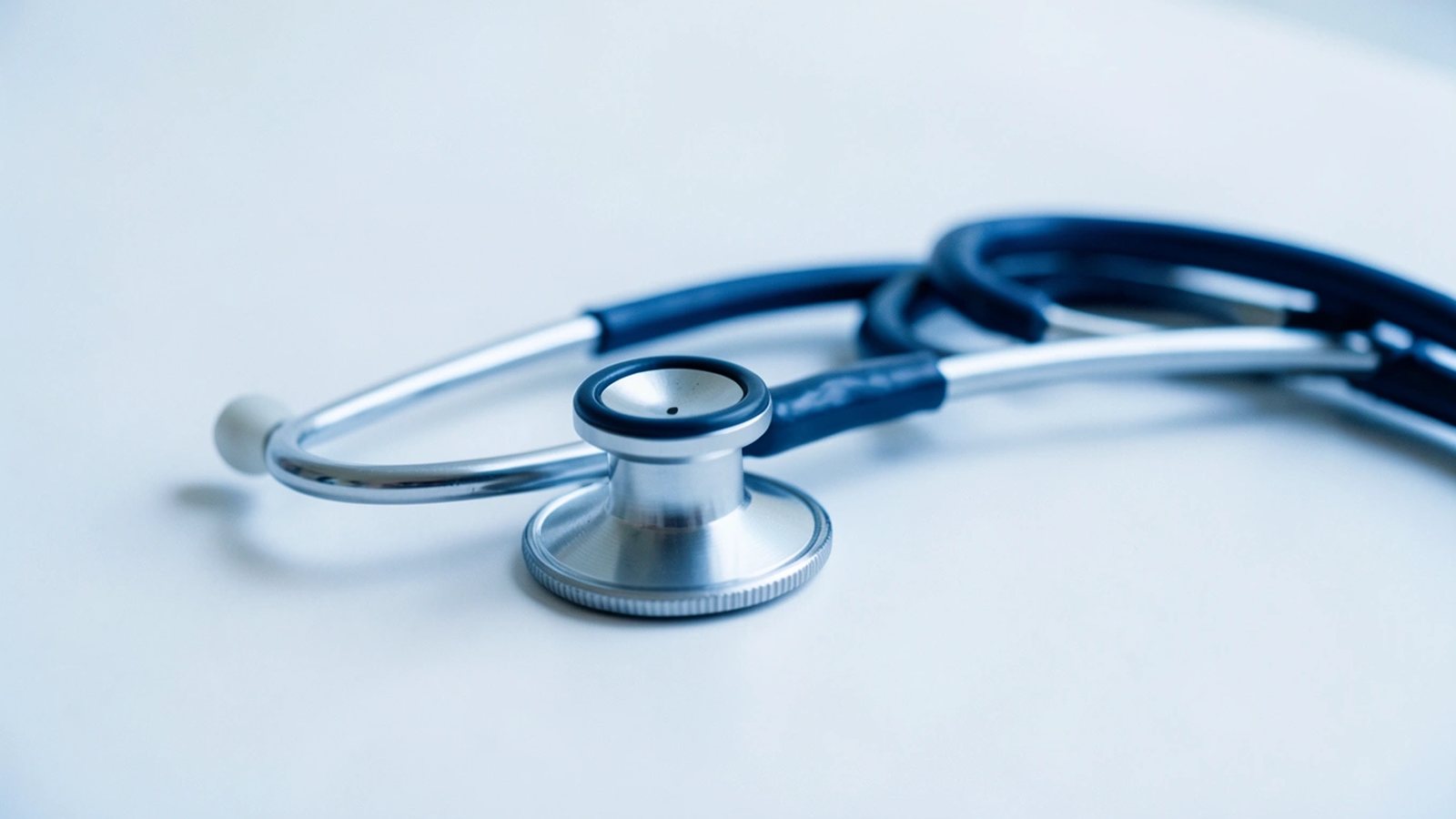 Tesoro y el IRS proponen limitar el subsidio de salud a ciertos inmigrantes desde 2027