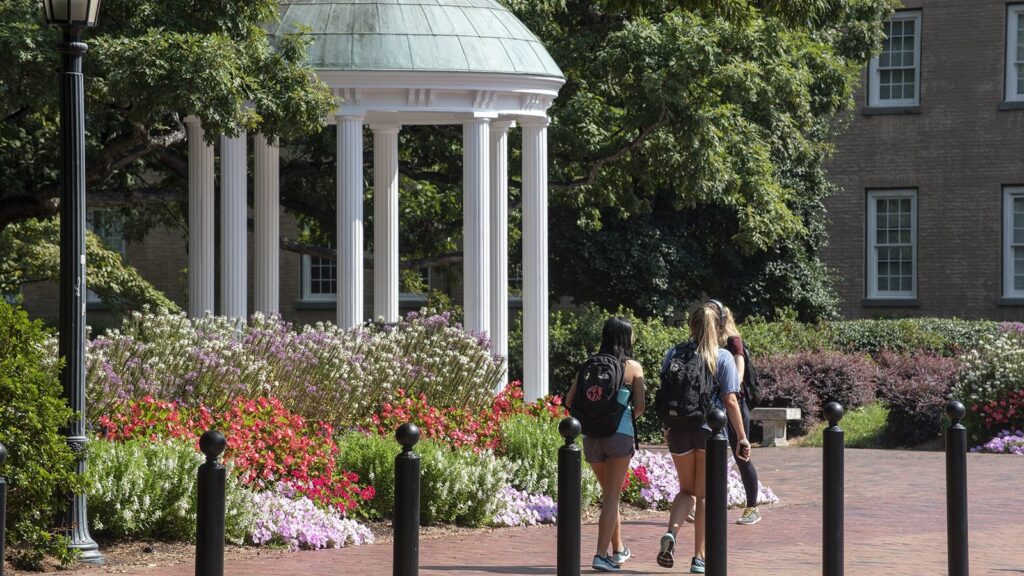 SB 153 de Carolina del Norte: qué pueden y qué no pueden compartir las universidades de la UNC con ICE