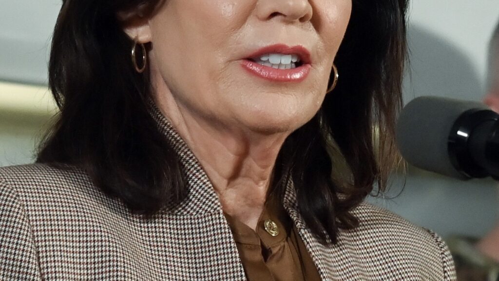 Hochul y Blakeman se disputan la gobernación de Nueva York al abrir el voto anticipado