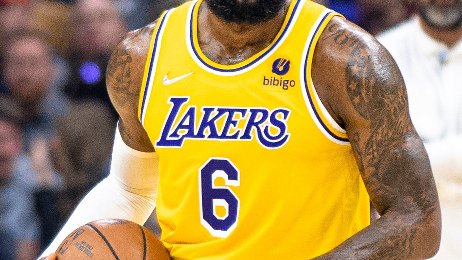 LeBron James responde a Trump tras ser llamado «desgracia» por su conducta durante el himno