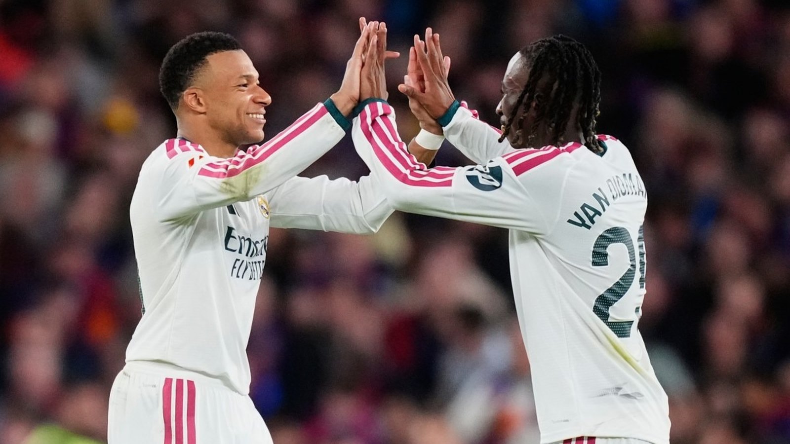 Mbappé marca dos goles y el Real Madrid vence 2-1 al Barcelona en el Camp Nou