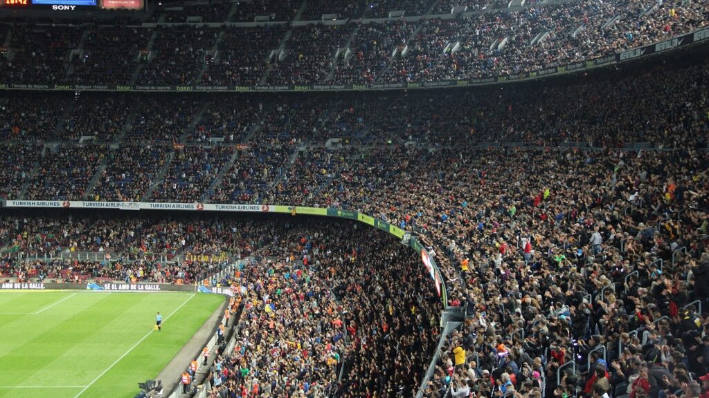 Mbappé marca dos goles y el Real Madrid vence 2-1 al Barcelona en el Camp Nou
