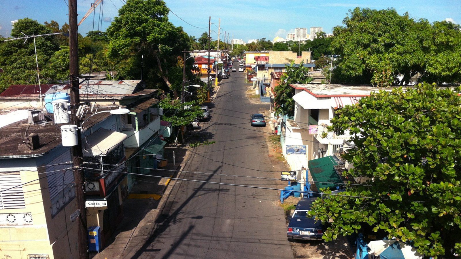 Vecinos de Barrio Obrero y agentes de ICE se enfrentan en San Juan durante un operativo