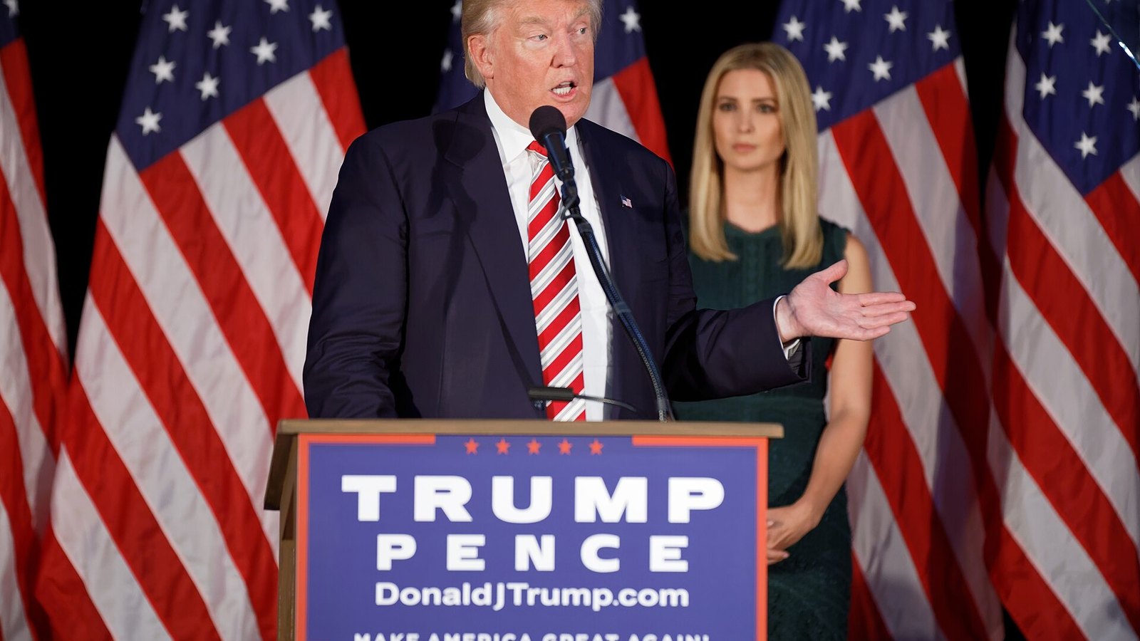 Trump ofrece un millón de dólares por denunciar fraude electoral con arresto y condena