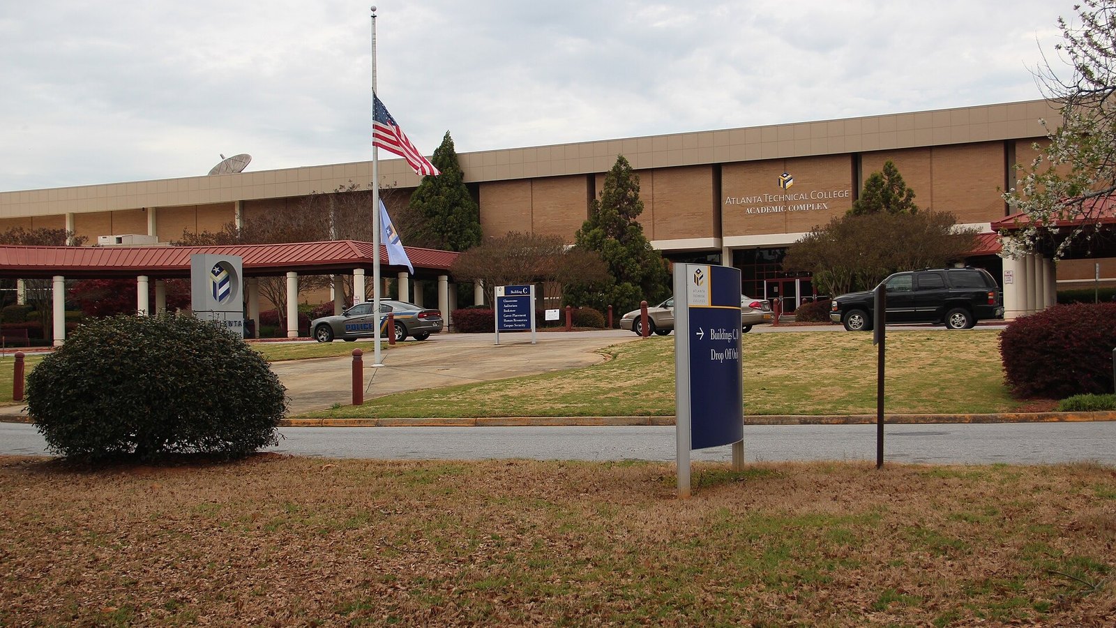Un disparo accidental en un aula de Atlanta Technical College deja un estudiante muerto y otro herido